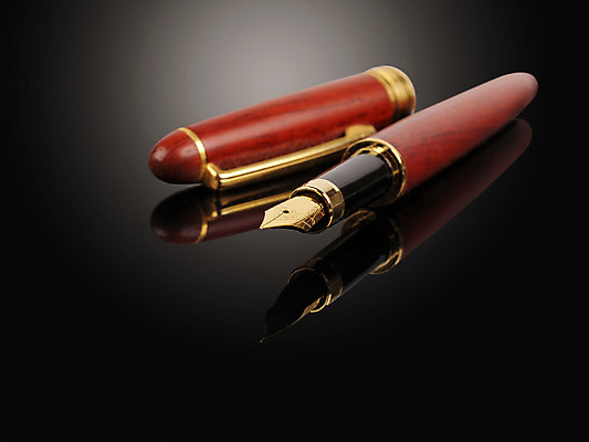 포토 JPG 해외이미지 교육 실루엣 종이 백그라운드 비즈니스 통신 문구용품 잉크 사람없음 한개 사무실 반사 펜 만년필 갈색 사무용품 검은색 흰색 편지 분수 서명 고립 필기체 해외202004 해외포토 문자 1 컬러 촬영기법 필기구 오브젝트 파일형식 이미지허브