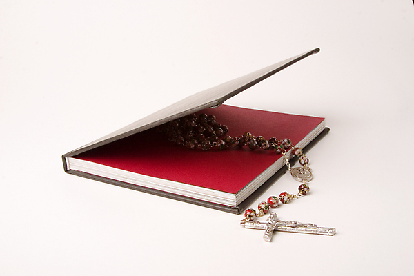 포토 JPG 해외이미지 아이콘 템플릿 디자인 기독교 종교 상징 백그라운드 십자가 목걸이 텍스트 문구용품 프레임 형상 사람없음 세로 우주 믿음 천주교 흰색 기도 예수 영혼 가장자리 순수 오브젝트 신성 묵주 고립 숭배 신앙심 평야 해외202004 해외포토 감정 컬러 컨셉 장신구 종교용품 자연 신_종교 둘레 파일형식 이미지허브