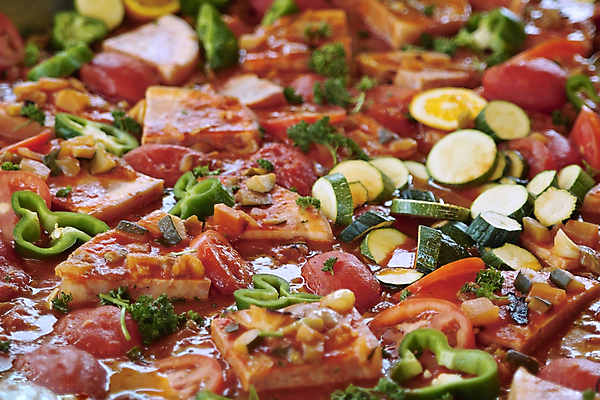 포토 JPG 해외이미지 음식 토마토 채소 양파 파프리카 마늘 육류 돼지고기 요리 사람없음 빨간색 초록색 신선 지중해 레몬 허브 올리브 법정 전문 주키니호박 해외202004 해외포토 식물 열매 바다 컬러 과일 식재료 파일형식 이미지허브