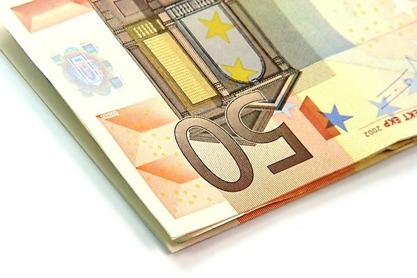 포토 JPG 해외이미지 유럽 종이 백그라운드 돈 비즈니스 사람없음 금융 경제 노란색 세일 쪽지 저축 유로 흰색 변화 재산 황금 닫기 위험 묘사 속도 질감 투자 이익 가치 계산서 대출 고립 넘어짐 경제학 해외202004 해외포토 교육 나라 컬러 컨셉 모션 파일형식 이미지허브