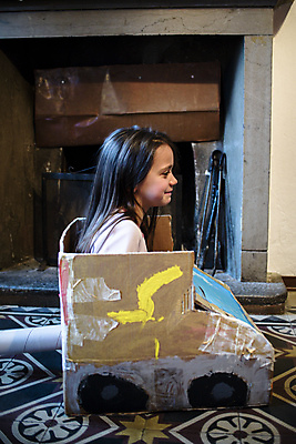 포토 JPG 해외이미지 백인 라이프스타일 딸 행복 어린이 여행 가족 자동차 놀이 주택 실내 한명 사람 장난감 기계 유치원 기쁨 운전 게임 판지 걸음마 해외202004 해외포토 서양인 1 교육 감정 육상교통 관계 모션 내부 건물 생활 파일형식 이미지허브