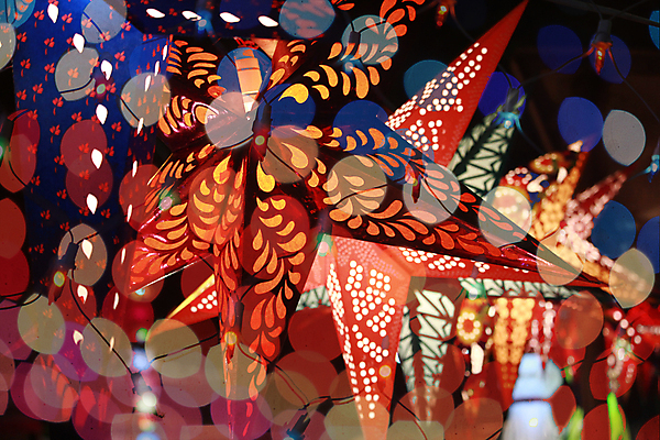 포토 JPG 해외이미지 크리스마스 전등 조명 사람없음 장식 빛 컬러풀 축제 등불 축하 블러 해외202004 해외포토 기념일 컬러 컨셉 파일형식 이미지허브