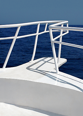 포토 JPG 해외이미지 파도 바다 백그라운드 요트 하늘 휴가 항해 사람없음 파란색 관광지 활발 자유 흰색 보트 우아함 방향 활 모터보트 스카이라인 혼자 수평선 해외202004 해외포토 컬러 여행 컨셉 배_교통 파일형식 이미지허브