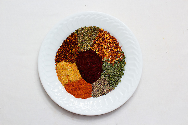 포토 JPG 해외이미지 음식 재료 고추 양파 피망 요리 사람없음 빨간색 요리사 검은색 맛 가루 향신료 후추 성분 해외202004 해외포토 직업 컬러 컨셉 채소 향미료 파일형식 이미지허브