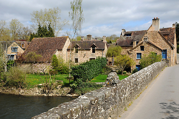 포토 JPG 해외이미지 유럽 자연 풍경 사람없음 물 관광지 강 마을 프랑스 시골 역사 재산 그림 노르망디 옛날 해외202004 해외포토 자연요소 나라 여행 금융 생태계 파일형식 이미지허브