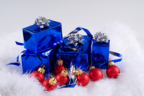 포토 JPG 해외이미지 디자인 별 리본 백그라운드 크리스마스 겨울 포장 공 휴가 기념 프레임 털 선물 이벤트 사람없음 장식 가로 빨간색 파란색 빛 쇼핑 상자 반사 놀람 장식볼 덮개 흰색 축하 그룹 은색 작음 연도 오브젝트 활 패키지 솜털 흙더미 여의주 포장소품 해외202004 해외포토 자연요소 계절 기념일 감정 컬러 컨셉 표정 흙 뚜껑 크기 포장재료 파일형식 더미 이미지허브