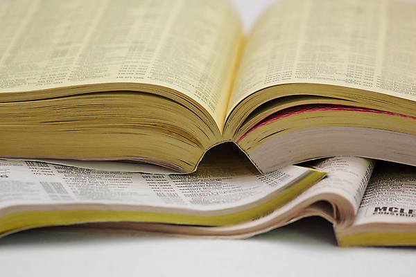 포토 JPG 해외이미지 통신 사람없음 책 스마트폰 숫자 전화기 해외202004 해외포토 문자 핸드폰 스마트기기 파일형식 이미지허브