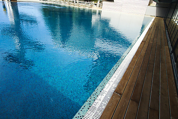 포토 JPG 해외이미지 라이프스타일 디자인 길 스포츠 건축양식 하늘 호텔 휴가 휴식 바닥 주택 실내 건강 사람 소년 사람없음 야외 목재 물 파란색 빛 반사 정원 수영 스파 경쟁 젖음 투명 고급 갑판 빌라 휴양지 해외202004 해외포토 자연요소 나무 남자 건축 어린이 컬러 컨셉 배_교통 재료 숙소 내부 건물 생활 장소 수상스포츠 파일형식 이미지허브