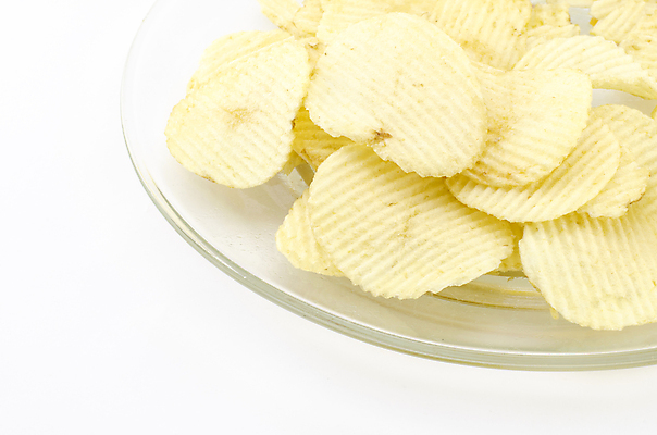 포토 JPG 해외이미지 실내 사람없음 흰배경 감자칩 유리접시 해외202004 해외포토 접시 백그라운드 내부 과자 흰색 칩_음식 파일형식 이미지허브