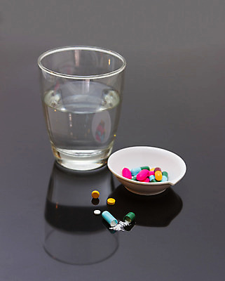 포토 JPG 해외이미지 식물 채소 장신구 자연 사람없음 알약 약 도구 제조 약초 혼합 허브 눈금 탱크 테라피 자원 조제 내추럴 막자 약사 자연요법 치료제 화학물질 해외202004 해외포토 의학 뷰티 풀_식물 화학 생태계 만들기 파일형식 이미지허브