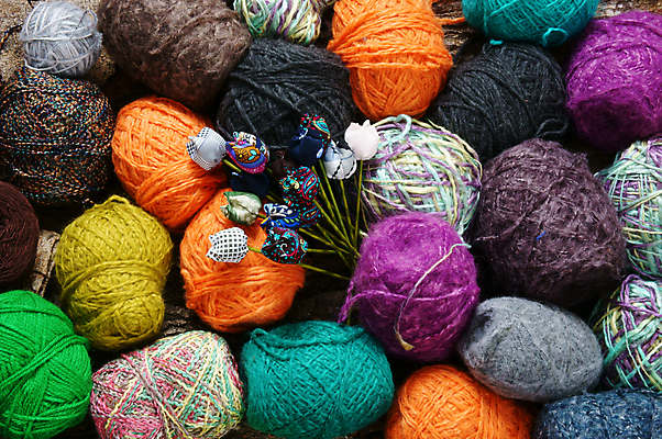 포토 JPG 해외이미지 손 장갑 백그라운드 크리스마스 겨울 휴가 따뜻함 발렌타인데이 선물 사랑 미술 취미 사람없음 빨간색 컬러풀 목도리 놀람 뜨개질 만들기 베트남 흙더미 양모 핸드메이드 어머니의날 해외202004 손모아장갑 해외포토 잡화 계절 기념일 감정 컬러 모션 데이이벤트 문화예술 표정 신체부위 동남아시아 흙 직물 미국문화 파일형식 더미 이미지허브