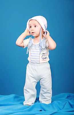 포토 JPG 해외이미지 1 옷 남자 행복 얼굴 어린이 바다 백그라운드 놀이 한명 사람 정장 소년 파란색 기쁨 흰색 작음 선원 부드러움 천진난만 해외202004 해외포토 감정 컬러 컨셉 신체부위 감각 크기 파일형식 이미지허브