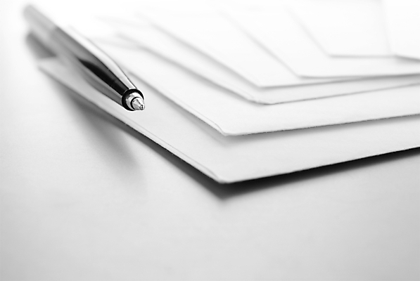 포토 JPG 해외이미지 종이 컨셉 비즈니스 통신 탁자 봉투 사람없음 사무실 펜 볼펜 공백 장비 정보 흰색 기구 공구 기록 메시지 책상 오브젝트 문서 주소 편지쓰기 해외202004 해외포토 컬러 가구 필기구 도구 편지 파일형식 이미지허브