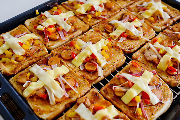 포토 JPG 해외이미지 직업 전통 음식 빵 컨셉 재료 탁자 주택 피자 파스타 기술 관리 요리 사람 성인 사람없음 케이크 주방 식당 요리사 빵집 시골 업무 주름 소시지 혼합 시리얼 밀 굽기 준비 반죽 만들기 밀가루 레시피 버터 토마토소스 밀가루반죽 영양분 이스트 제빵사 페스츄리 핸드메이드 해외202004 해외포토 가구 모션 디저트 곡류 패스트푸드 서양음식 건물 상점 작업 소스_음식 가공식품 가루 구이 파일형식 이미지허브