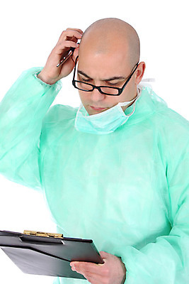 포토 JPG 해외이미지 직업 얼굴 과학 백그라운드 유니폼 생각 노동자 건강 병원 가면 한명 사람 성인 치료 사무실 약 시험 환자 의사 코트 흰색 업무 도움 수술 질병 컨설턴트 문서 외과 유지 고립 위생관리 헬프 해외202004 해외포토 1 옷 교육 컬러 컨셉 비즈니스 의학 관리 신체부위 외투 의료진 작업 전문직 상담 파일형식 이미지허브