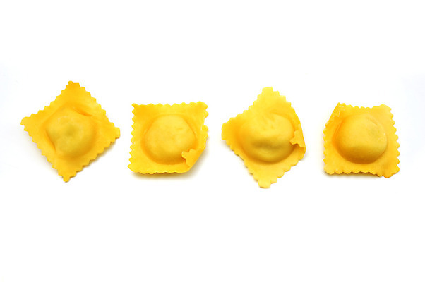 포토 JPG 해외이미지 스튜디오촬영 전통 음식 파스타 사람없음 이탈리아 신선 닫기 자르기 가득함 흰배경 고립 라비올리 정물화 핸드메이드 홈메이드 해외202004 해외포토 유럽 백그라운드 모션 서양음식 실내 흰색 그림 만들기 파일형식 이미지허브