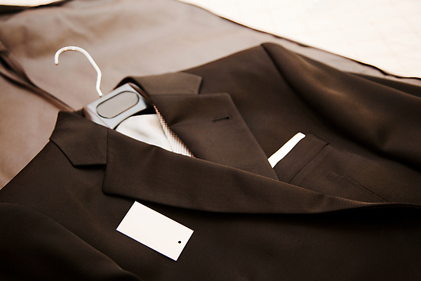 포토 JPG 해외이미지 드레스 옷 결혼 정장 사람없음 라벨 검은색 재킷 저녁 옷걸이 해외202004 해외포토 컬러 프레임 이벤트 외투 야간 파일형식 이미지허브