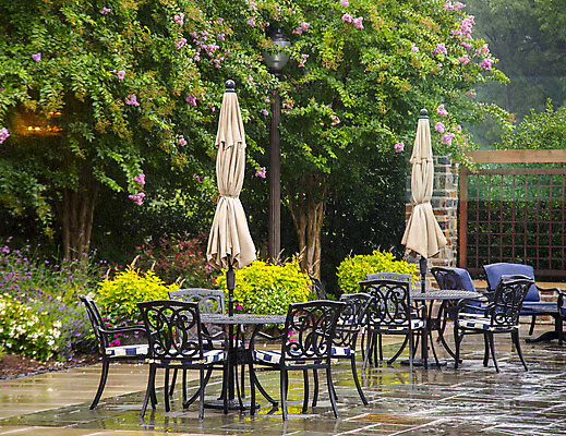 포토 JPG 해외이미지 나무 식물 외관 공원 가구 잎 의자 우산 탁자 지팡이 휴식 바닥 주택 사람없음 야외 건물 목재 초록색 물 소파 식당 정원 식사 봄 카페 젖음 발코니 미술관 빌라 타일 안락의자 교외 뒤뜰 등나무 법정 안뜰 철책 해외202004 해외포토 자연요소 건축물 계절 공공시설 컬러 생활용품 컨셉 재료 상점 파일형식 이미지허브