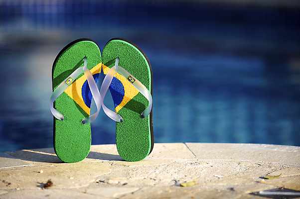 포토 JPG 해외이미지 모래 바다 신발 하늘 휴가 휴식 수영장 해변 사람없음 물 파란색 유행 서핑 샌들 브라질 가죽끈 해외202004 해외포토 자연요소 컬러 컨셉 수상스포츠 끈 남아메리카 가죽 파일형식 이미지허브