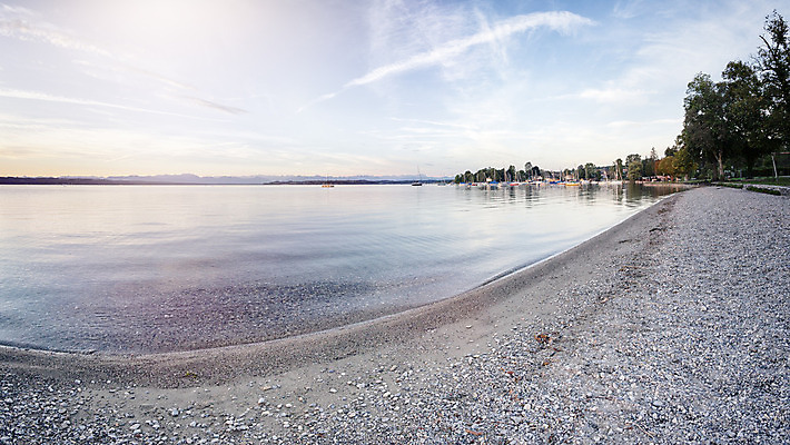 포토 JPG 해외이미지 나무 구름 계절 호수 여행 곡선 자연 하늘 아침 휴가 산 독일 파노라마 풍경 사람없음 야외 물 파란색 빛 여행객 평화 일출 가을 보트 정상 저녁 알프스 내추럴 땅바닥 어안 바이에른 수평선 해외202004 해외포토 주간 자연요소 식물 유럽 선 컬러 컨셉 배_교통 바닥 촬영기법 사람 노을 야간 생태계 파일형식 이미지허브