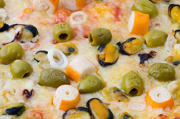 포토 JPG 해외이미지 전통 문화 음식 양파 치즈 피자 어류 사람없음 식사 저녁식사 이탈리아 신선 뜨거움 원형 소시지 맛 굽기 해산물 향신료 올리브 반죽 홍합 칼로리 점심식사 모짜렐라치즈 해외202004 해외포토 도형 열매 유럽 컨셉 채소 어패류 유제품 패스트푸드 서양음식 수중동물 가공식품 구이 향미료 파일형식 이미지허브