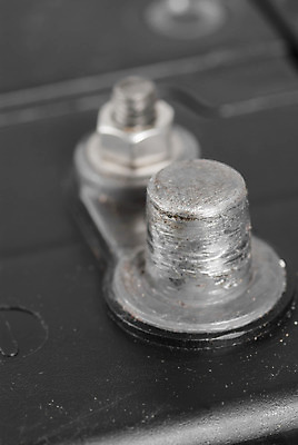 포토 JPG 해외이미지 컨셉 자동차 사람없음 전자제품 검은색 힘 에너지 연결 휴대용 오브젝트 볼트 베터리 부정적 전압 터미널 현재 해외202004 해외포토 감정 육상교통 컬러 공구 파일형식 이미지허브