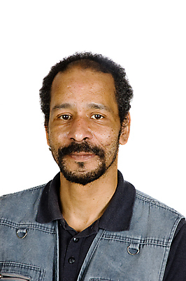 포토 JPG 해외이미지 모델 헤어스타일 응시 남자 여유 얼굴 포즈 수염 한명 사람 소년 성인 머리 유행 검은색 어둠 표현 자신감 시원함 유혹 피부 목 스타일 해외202004 해외포토 1 시선 감정 어린이 컬러 컨셉 신체부위 파일형식 이미지허브