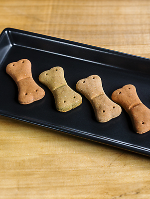 포토 JPG 해외이미지 모양 접시 디자인 산업 음식 백그라운드 뼈 서브 건조 요리 사람없음 목재 가로 물 반려동물 갈색 노란색 쿠키 요식업 식사 대접 개 작음 자르기 매듭 송곳니 세련 차단 해외202004 해외포토 자연요소 나무 동물 식기 컬러 재료 포유류 모션 디저트 치아 크기 파일형식 이미지허브