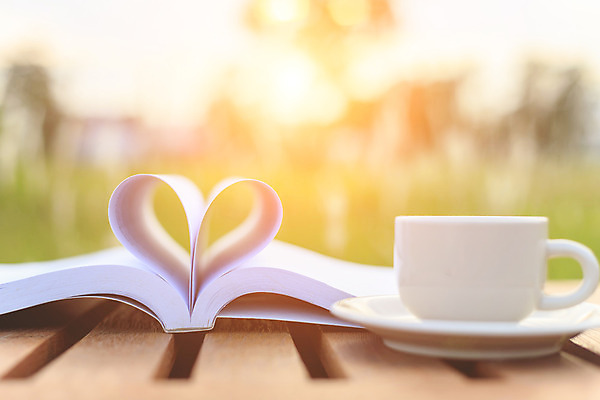 포토 JPG 해외이미지 커피 음료 백그라운드 탁자 아침 콩 실내 사람 사람없음 목재 책 컵 갈색 식당 검은색 어둠 카페 에너지 머그컵 수확 흰색 시골 신선 뜨거움 닫기 아침식사 수증기 고객 아로마 카푸치노 에스프레소 카페인 해외202004 해외포토 주간 나무 식기 컬러 가구 농업 재료 모션 곡류 내부 상점 식사 파일형식 이미지허브