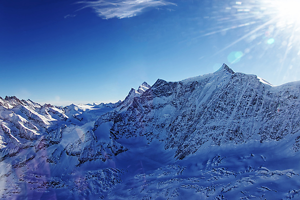 포토 JPG 해외이미지 구름 겨울 하늘 불꽃 산 사람없음 파란색 햇빛 태양 스위스 산악지대 베른 조감도 해외202004 해외포토 자연요소 계절 유럽 컬러 불 파일형식 이미지허브