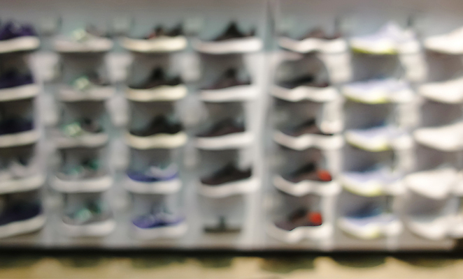 포토 JPG 해외이미지 스포츠 백그라운드 운동화 신발 선반 건강 사람없음 내부 아웃포커스 쇼핑 컬러풀 달리기 유행 세일 상점 시장 구매 주식 쇼핑몰 수집 상업 소매 블러 신발장 줄서기 스타일 해외202004 해외포토 컬러 가구 모션 촬영기법 금융 파일형식 이미지허브