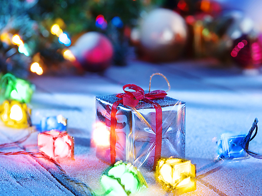 포토 JPG 해외이미지 전통 행복 크리스마스 겨울 휴가 새로움 새해 기념 선물 이벤트 사람없음 장식 빛 상자 산타클로스 축제 놀람 덮개 축하 인사 소나무 날짜 황금 야간 12월 연도 오브젝트 서리 마법 노엘 포장소품 2017년 클라우스 해외202004 해외포토 자연요소 나무 계절 기념일 감정 컨셉 포장 표정 뚜껑 예절 포장재료 파일형식 이미지허브