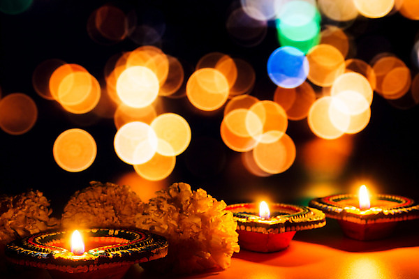 포토 JPG 해외이미지 전통 디자인 계절 꽃 행복 종교 문화 백그라운드 컨셉 꽃무늬 패턴 텍스트 벽지 불 휴가 미술 사람없음 장식 빛 컬러풀 축제 램프 축하 인사 신용카드 인도인 문학 점토 등잔 힌두교 카피스페이스 해외202004 해외포토 자연요소 외국인 식물 감정 컬러 무늬 문화예술 조명 동양인 금융 공백 예절 파일형식 이미지허브