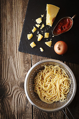 포토 JPG 해외이미지 전통 접시 음식 백그라운드 잎 다이어트 토마토 채소 탁자 양파 치즈 파스타 파슬리 건강 스파게티 육류 돼지고기 요리 사람없음 목재 초록색 주방 식사 저녁식사 시골 신선 사발 수프 정상 먹기 허브 향신료 메뉴 레시피 후추 성분 점심식사 옛날 핸드메이드 카피스페이스 해외202004 해외포토 나무 식물 식기 컬러 가구 식재료 재료 모션 유제품 서양음식 공백 사기그릇 향미료 파일형식 이미지허브