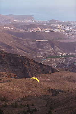 포토 JPG 해외이미지 스포츠 바다 여행 포즈 날개 자연 하늘 바람 휴가 산 안테나 사람 풍경 취미 사람없음 야외 물 여름 파란색 점프 일몰 자유 비행 스카이다이빙 낙하산 글라이더 무료 해외202004 해외포토 자연요소 계절 컬러 컨셉 통신 모션 날씨 노을 익스트림스포츠 생태계 파일형식 이미지허브