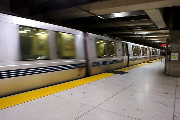 포토 JPG 해외이미지 선 여행 교통시설 모션 사람없음 기차 도시 만 터널 전철 역 속도 캘리포니아 지역 튜브 지하 대도시 단상 덩어리 블러 샌프란시스코 선로 통근 해외202004 해외포토 길 육상교통 교통 대중교통 미국 시설 출근 파일형식 이미지허브