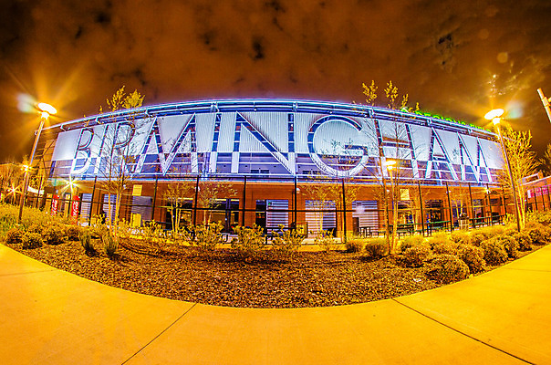 포토 JPG 해외이미지 공원 호수 전등 사람없음 건물 도시풍경 미국 어둠 새벽 야구 도시 야간 분수 장면 스카이라인 남쪽 해외202004 해외포토 자연요소 건축물 공공시설 북아메리카 조명 풍경 구기 방향 파일형식 이미지허브