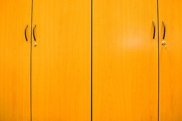 포토 JPG 해외이미지 디자인 선 가구 백그라운드 비즈니스 건축양식 열쇠 실내 손잡이 사람없음 내부 목재 사무실 갈색 문 검은색 장롱 사물함 잠금 심플 열쇠구멍 수납 스타일 해외202004 해외포토 나무 건축 컬러 생활용품 재료 보안 파일형식 이미지허브