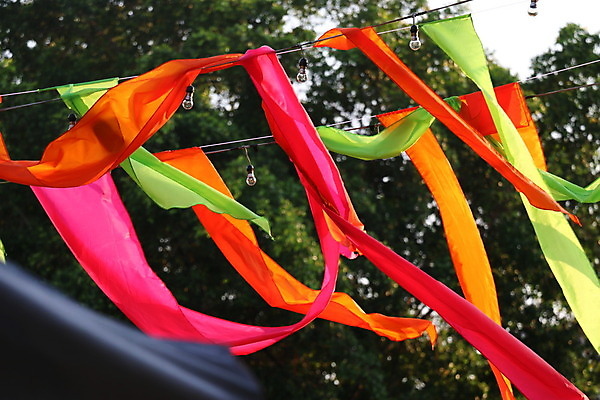 포토 JPG 해외이미지 바람 사람없음 장식 축제 깃발 타격 해외202004 해외포토 자연요소 모션 날씨 파일형식 이미지허브