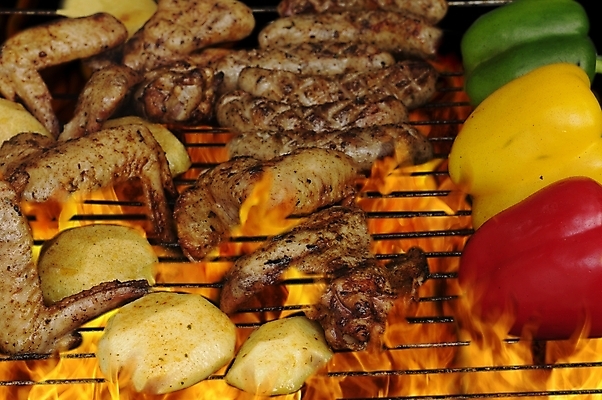 포토 JPG 해외이미지 접시 음식 채소 불 양파 파프리카 육류 요리 사람없음 초록색 식사 치킨 뜨거움 그릴 바비큐 굽기 준비 점심식사 화상 해외202004 해외포토 자연요소 식기 컬러 식재료 주방용품 상처 구이 닭고기요리 파일형식 이미지허브