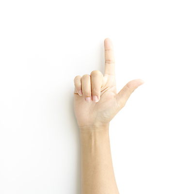 포토 JPG 해외이미지 손 실내 손짓 신체부위 가리킴 해외202004 해외포토 모션 사람 내부 파일형식 이미지허브