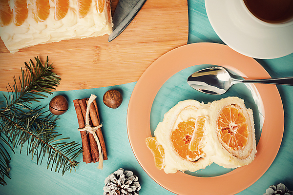 포토 JPG 해외이미지 단면 디저트 귤 실내 사람없음 하이앵글 롤케이크 해외202004 해외포토 음식 뷰포인트 과일 내부 케이크 파일형식 이미지허브