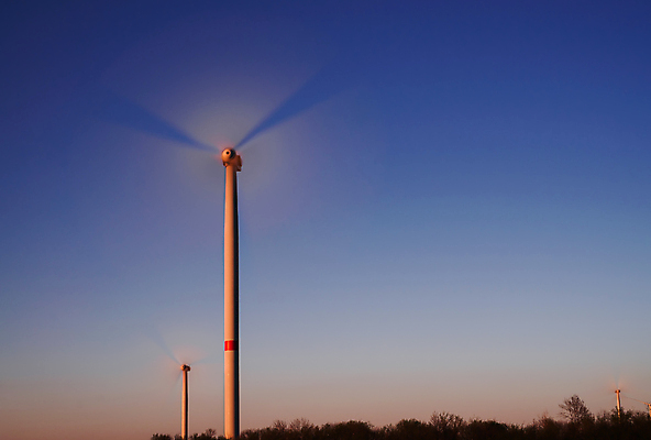 포토 JPG 해외이미지 컨셉 하늘 바람 풍경 사람없음 농장 환경 힘 일몰 활발 장비 발전기 에너지 시골 보호 큼 프로펠러 연료 자원 줄서기 효율 해외202004 해외포토 자연요소 농업 모션 날씨 노을 발전소 크기 파일형식 이미지허브