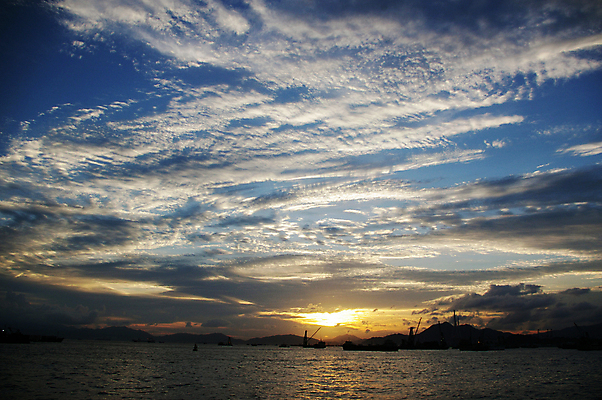 포토 JPG 해외이미지 식물 구름 실루엣 모래 바다 섬 여행 백그라운드 밭 오렌지 자연 조류 하늘 휴식 산 풍경 해변 사람없음 야외 건물 초록색 물 여름 파란색 빛 햇빛 태양 반사 일출 힘 일몰 서핑 고독 파라다이스 수평선 해외202004 해외포토 자연요소 동물 건축물 계절 감정 컬러 컨셉 농업 과일 촬영기법 노을 수상스포츠 생태계 파일형식 이미지허브