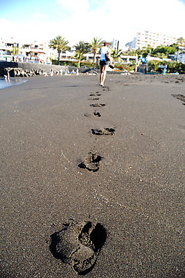 포토 JPG 해외이미지 여자 길 모래 바다 여행 컨셉 맨발 발 자연 휴가 휴식 새로움 따뜻함 사람 해변 사람없음 산책 인쇄 발자국 검색 싱글 통로 휴양지 질감 엽서 바둑 단계 루트 방법 벌거벗은 양발 혼자 각인 해외202004 해외포토 자국 놀이 신체부위 장소 편지 생태계 파일형식 이미지허브