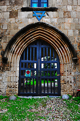 포토 JPG 해외이미지 전통 유럽 기독교 종교 벽 건축양식 창문 유리 주택 사람없음 야외 건물 장식 교회 문 금속 수확 골동품 사찰 중세 역사 클래식 지중해 그리스 대문 수도원 그리스인 그런지 옛날 해외202004 해외포토 서양인 건축물 건축 나라 바다 컨셉 농업 종교건축 재질 파일형식 이미지허브