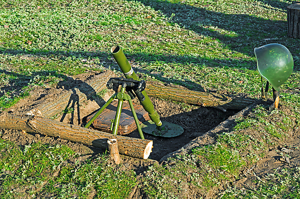 포토 JPG 해외이미지 무기 이벤트 사람없음 빨간색 초록색 세계 힘 장비 총 역사 헬멧 위험 폭발물 땅 충돌 전시회 복고 군용 싸움 전쟁 러시아 통나무 쇼 육군 대포 총알 갑옷 러시아인 소비에트 옛날 지원 해외202004 해외포토 서양인 나무 유럽 컬러 컨셉 모션 군대 전시 보호장비 파일형식 이미지허브