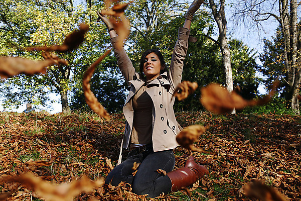 포토 JPG 해외이미지 나무 공원 여자 잎 자연 휴식 한명 사람 야외 기쁨 아내 해외202004 해외포토 식물 1 공공시설 감정 컨셉 생태계 파일형식 이미지허브