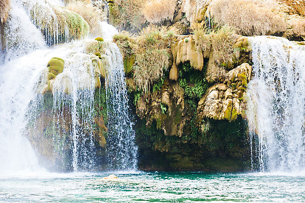 포토 JPG 해외이미지 나무 식물 공원 호수 야생동물 여행 잎 자연 표면 휴가 국립공원 풍경 사람없음 초록색 물 여름 빛 강 햇빛 반사 계곡 수영 산책 거품 폭포 하이킹 나뭇가지 황무지 숲 크로아티아 유지 해외202004 해외포토 자연요소 동물 계절 공공시설 유럽 컬러 레저 휴식 태양 수상스포츠 생태계 파일형식 이미지허브