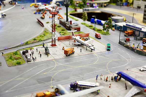 포토 JPG 해외이미지 비행기 사람없음 장난감 미니어처 도시 공항 오브젝트 해외202004 해외포토 항공교통 교통시설 대중교통 모형 파일형식 이미지허브